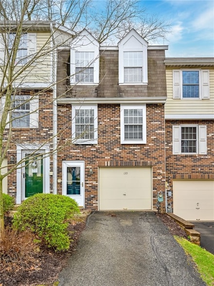 130 Rossmor Ct, Pittsburgh, PA 15229