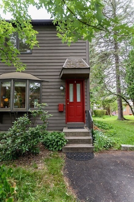 14 Henry St, Northampton, MA 01060