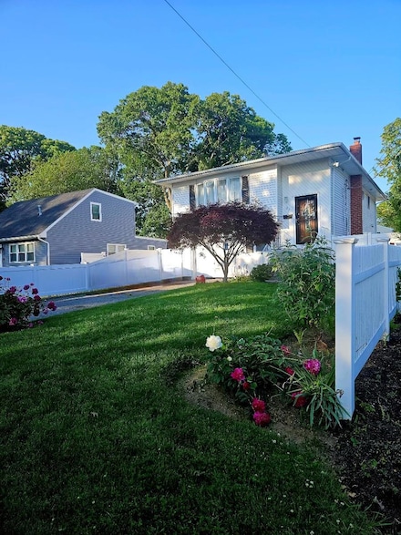 37 Vanderbilt Ave, West Babylon, NY 11704
