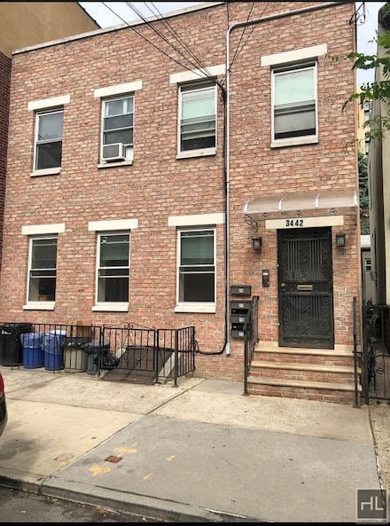 34-42 9th St Unit 2 R, Queens, NY 11106