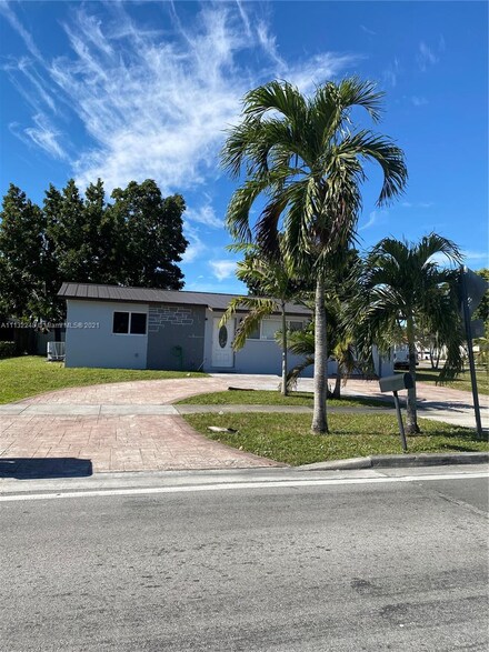 17750 NW 82nd Ave, Hialeah, FL 33015