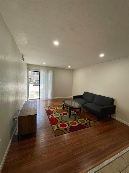 327 Plantation St Unit 302, Worcester, MA 01604