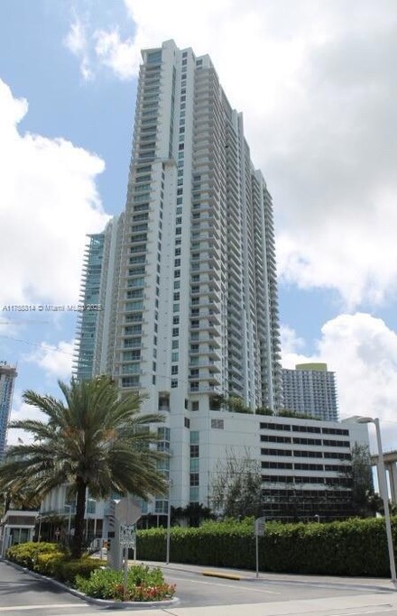 90 SW 3rd St Unit 3207, Miami, FL 33130