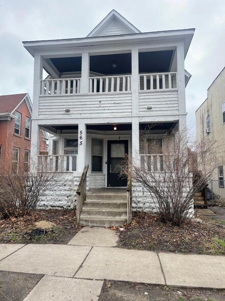 565 Thomas Ave, Saint Paul, MN 55103