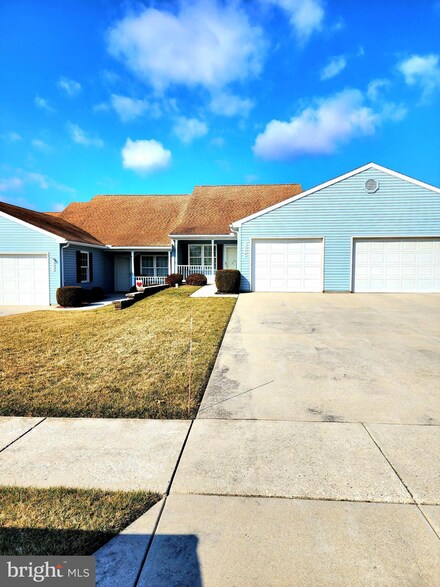 1390 Village Dr Unit 107, Spring Grove, PA 17362