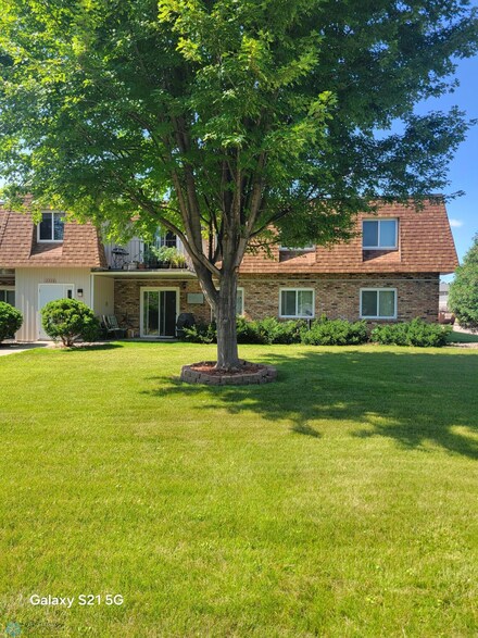 2326 20th Ave S Unit 10, Fargo, ND 58103