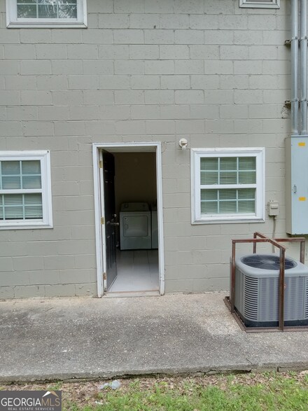 526 N Oak St, Jackson, GA 30233