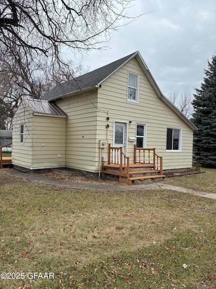 420 E 7th St, Grafton, ND 58237