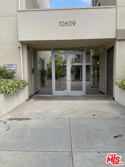 10609 Bloomfield St Unit 305, North Hollywood, CA 91602