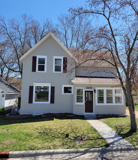 209 3rd st St W, Carver, MN 55315