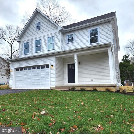 1207 Hawthorne St, Shady Side, MD 20764