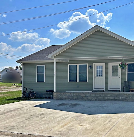 207 SW 2nd St, Washington, IN 47501