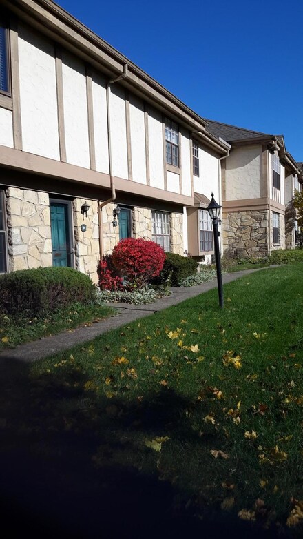 84 Stornoway Dr W Unit 84, Columbus, OH 43213
