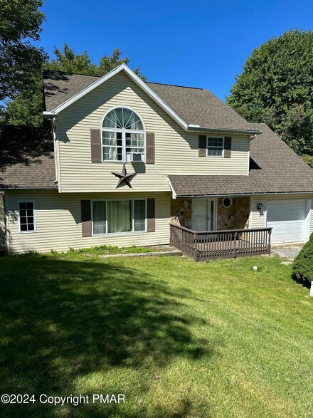 1143 Horizon Dr, Long Pond, PA 18334