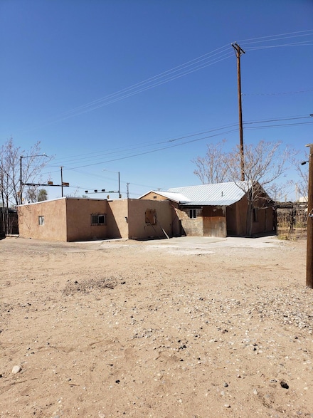2808 Arenal Rd SW, Albuquerque, NM 87105