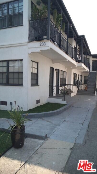 1233 Gordon St Unit 6, Los Angeles, CA 90038