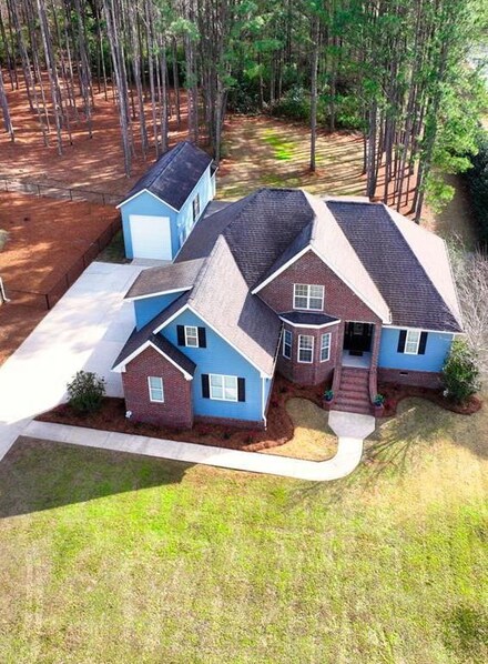 100 Sweetbriar Lakes Dr, Thomasville, GA 31757