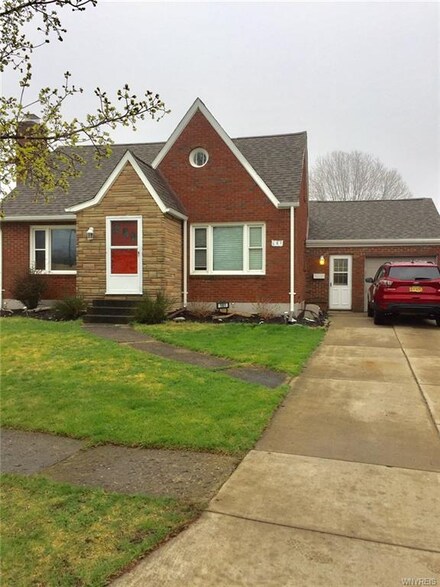 161 Sharon Pkwy, Buffalo, NY 14218