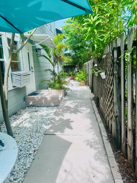 204 S M St Unit Upstairs Unit, Lake Worth, FL 33460