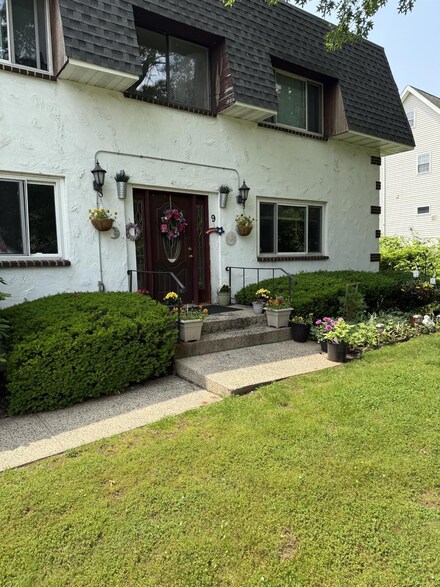 9 Friend St Unit 2-B, Congers, NY 10920