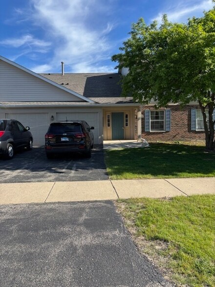 1286 N Red Oak Cir Unit 4, Round Lake Beach, IL 60073