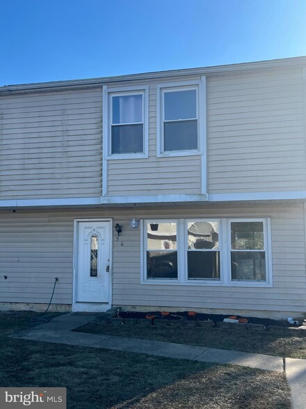 96 Farmhouse Rd, Sicklerville, NJ 08081