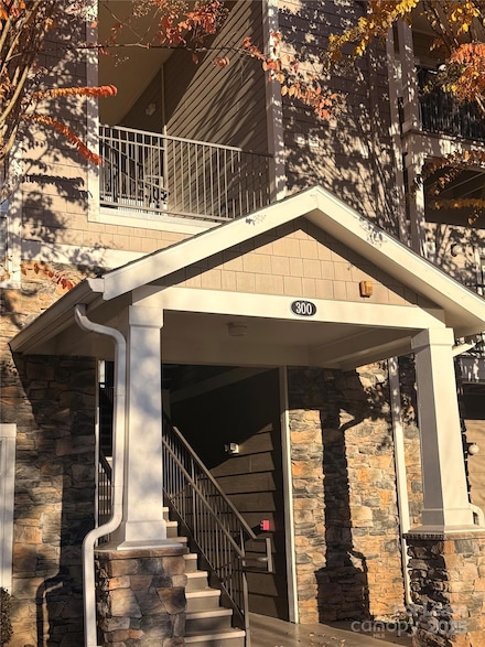 300 Vista Lake Dr Unit 205, Candler, NC 28715