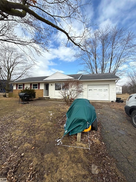 4045 Bell Oak Rd, Williamston, MI 48895