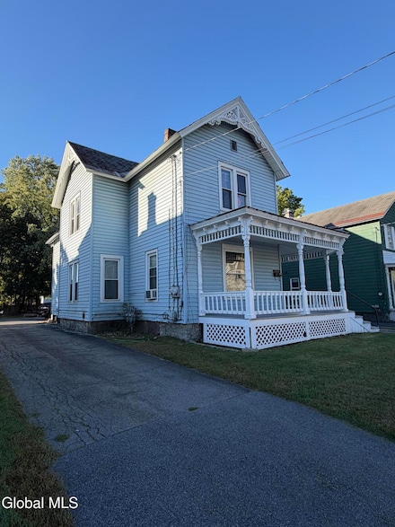 17 Dix Ave, Glens Falls, NY 12801