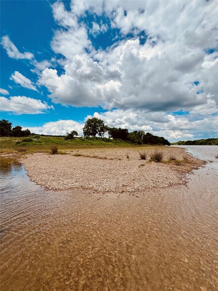 2017 River Shoals Rd, Palo Pinto, TX 76067