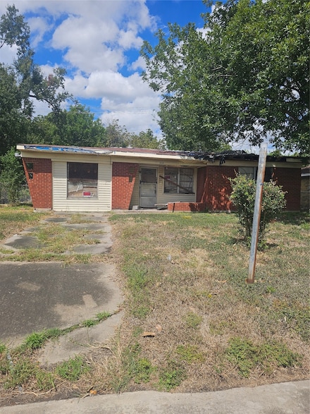 319 E Delz Dr, Houston, TX 77022