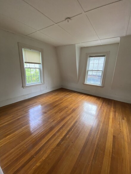 23 Red Rock St, Lynn, MA 01902