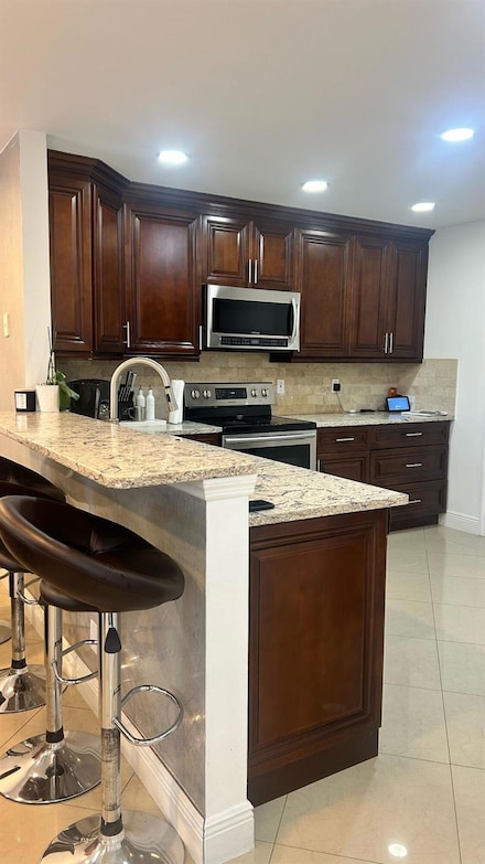 5301 Canoe Bend Dr, Lake Worth, FL 33463