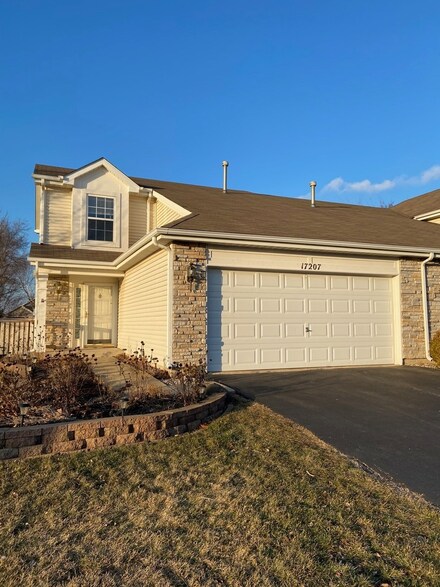 17207 Dundee Dr, Crest Hill, IL 60403