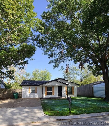 213 N Jeffery, Catoosa, OK 74015