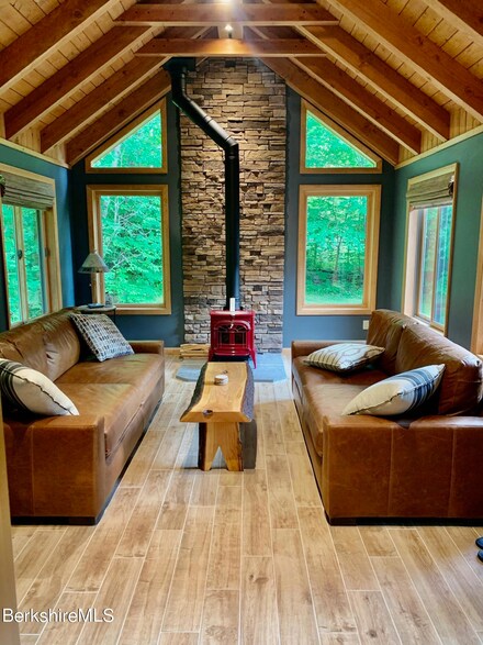 300 Moose Dr, Lee, MA 01238