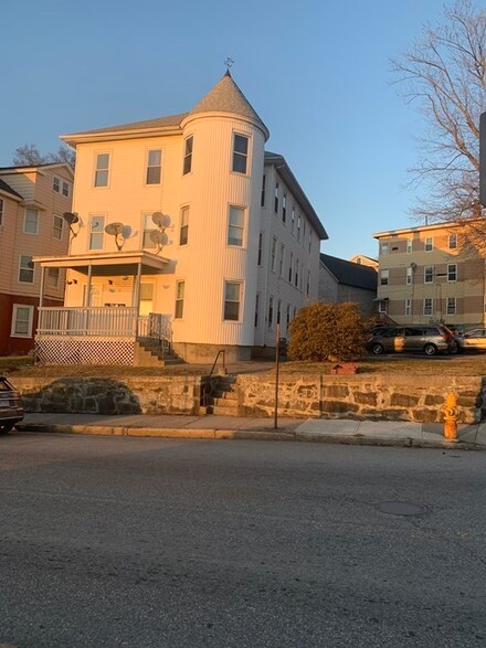 33 Vernon St, Worcester, MA 01610