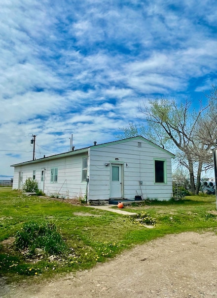 200 Cleveland Rd W, Chinook, MT 59523