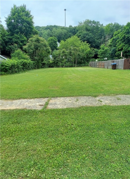 1411 Chestnut St, Franklin, PA 16323
