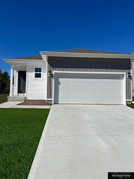 9520 Reynolds St, Omaha, NE 68122