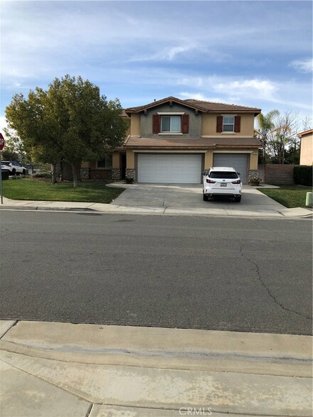 9195 Santa Barbara Dr, Riverside, CA 92508