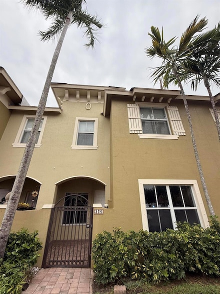 236 Lake Monterey Cir, Boynton Beach, FL 33426