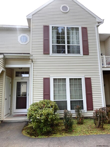 513 Apex Ln, Troy, NY 12182