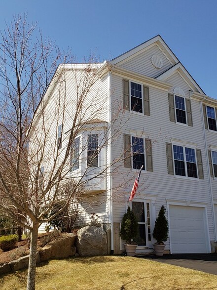 34 Daffodil Ct, South Grafton, MA 01560