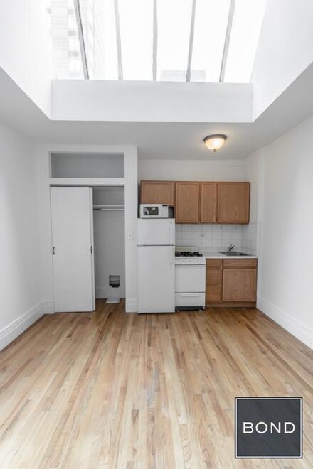 245 W 51st St Unit 1001, New York, NY 10019