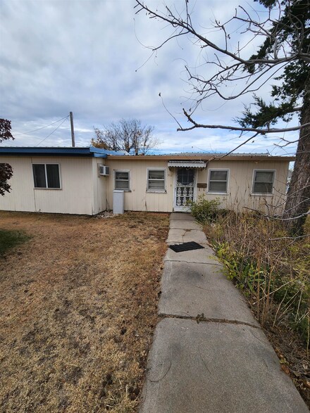 302 Gum Ave, Palco, KS 67657