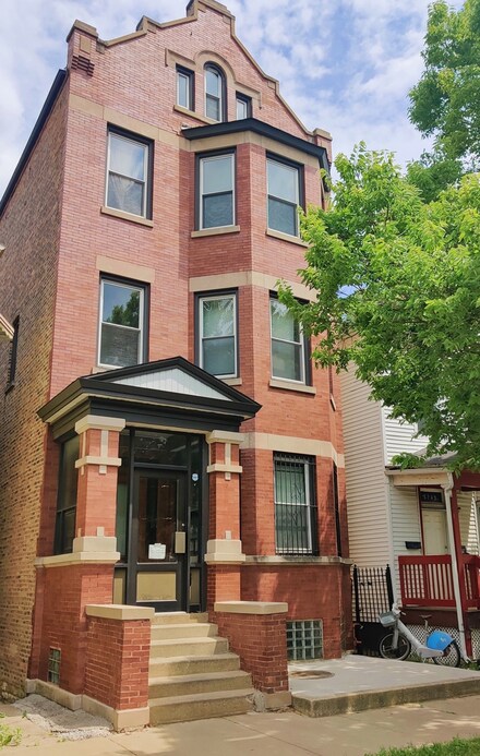 5247 S Hermitage Ave, Chicago, IL 60609