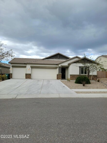 230 W Sg Posey St, Vail, AZ 85641