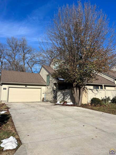 89 SW Pepper Tree Ln, Topeka, KS 66611