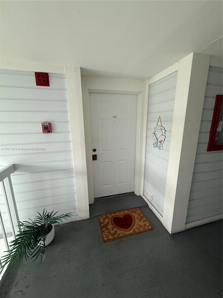 935 NE 199th St Unit 20516, Miami, FL 33179
